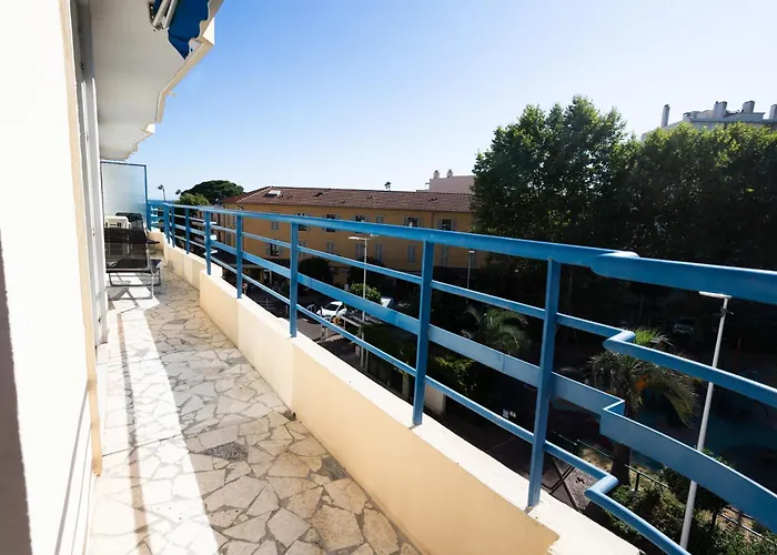 3 - Les Lys Antibes